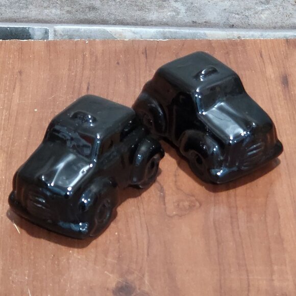 Vintage Black Cars Salt and Pepper Shaker Set - Picture 10 of 10